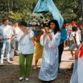 Procissão da Nossa Senhora das Necessidades (Elsa, filha de Eliseu a segurar o andor, com calças verdes)