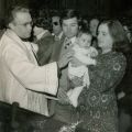 Baptizado do neto Pedro (da esq. p/ a dta. padre, genro Manuel, neto Pedro e filha Maria Aurora)