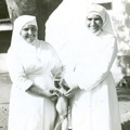 Ana do Carmo com a irmã Maria, durante a missão em Gilé (Moçambique), em 1971
