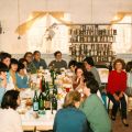 Ana do Carmo (junto à cabeçeira da mesa), na companhia dos colegas da fábrica da Cerâmica Constancia, durante um almoço de Ano Bom (1974/75)