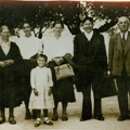 Família de Maria dos Anjos em Lisboa (década de 50): avó materna (1ª esq.), mãe (4ª esq.) e pai (5.ª esq.)