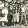 Etelvina e António, acompanhados pelos padrinhos, Francisca de Andrade e António Joaquim, no dia do casamento (Pomares, 1960)