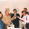José Gaspar (3º esq. p/ dta.) entregando aguardente do Piódão ao Governador Civil de Coimbra (4º esq. p/ dta.) Pires de Lima (Piódão, 1992)