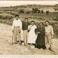 Natalina Rosa com os pais e o marido numa fazenda em Chaves